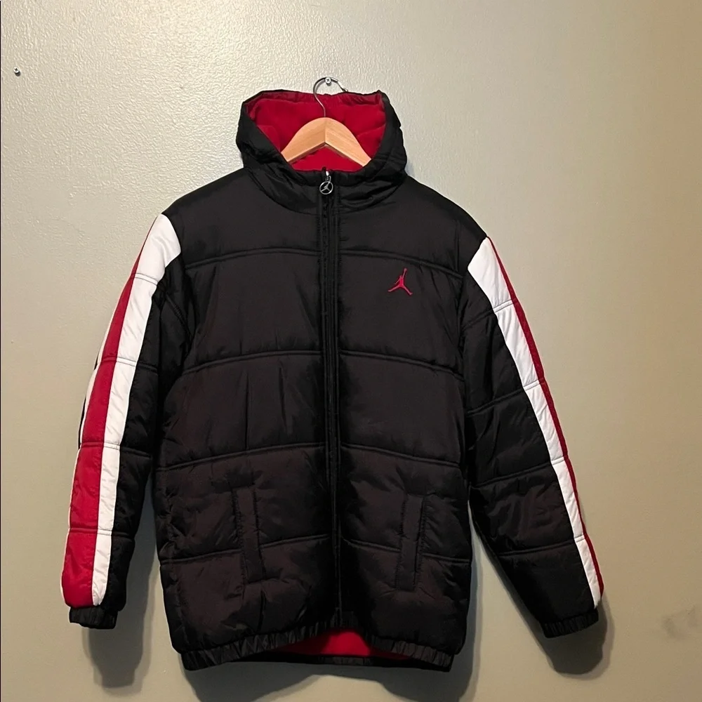 Jordan Puffer Jacket black red white fleece interior teen size XL. Men’s medium